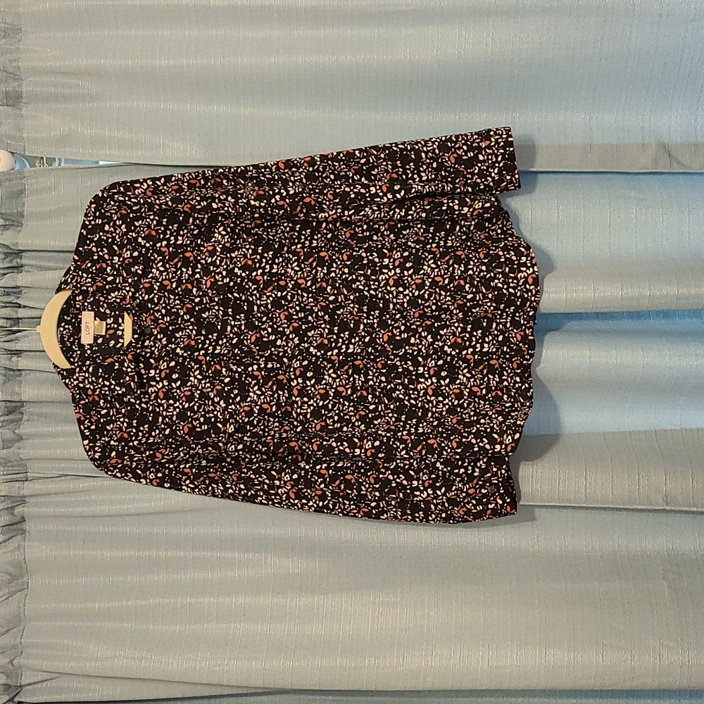 Patterned button down women's top with collar